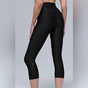 NWT ALO Black AIRLIFT Capri Legging, Sz XS